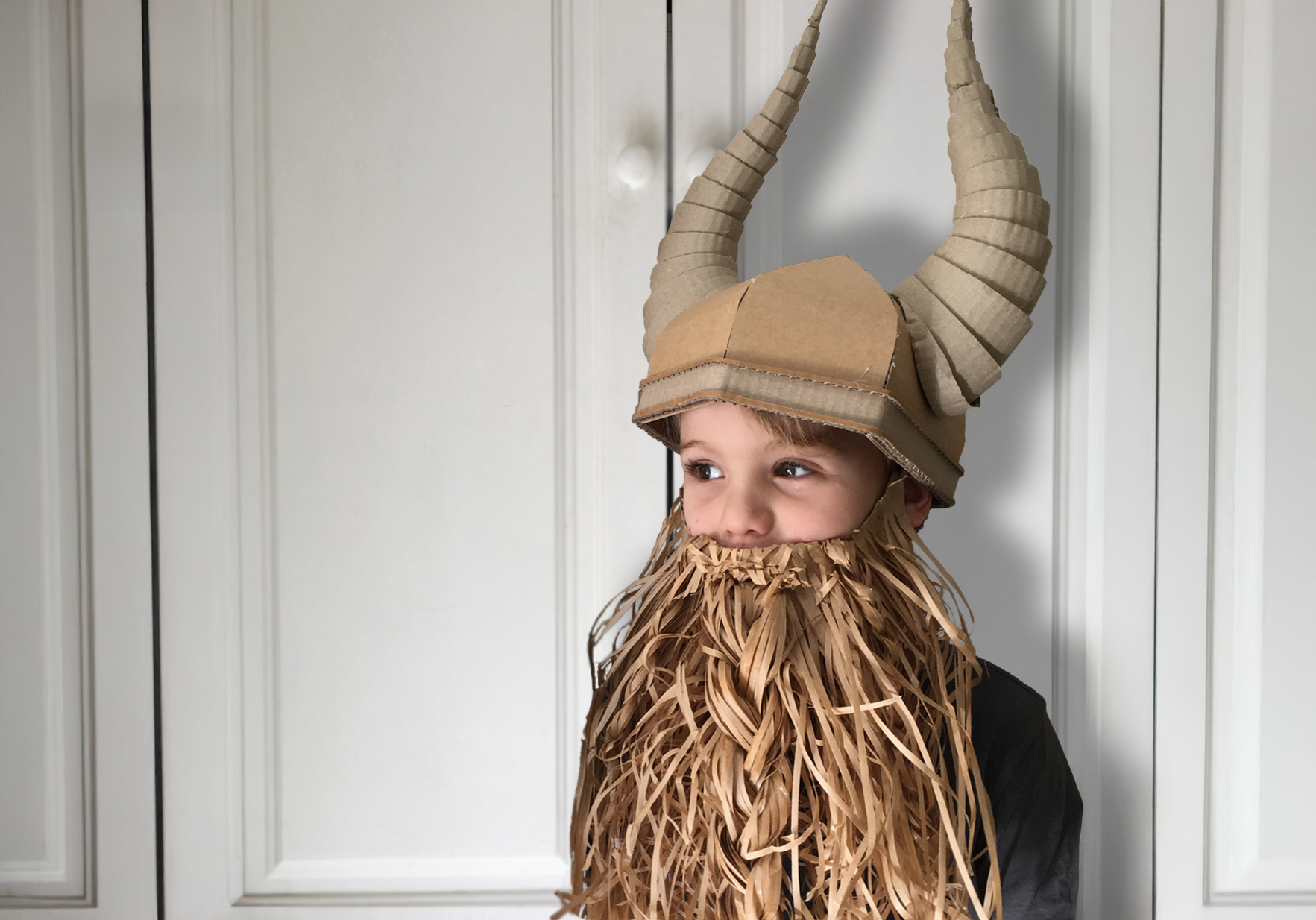 CARDBOARD VIKING HELMET WITH HORNS